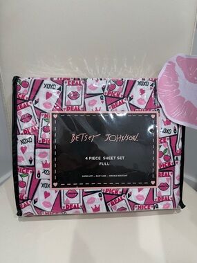 Betsey Johnson Pink Black White Graphic "Love Games" 4-Piece Full Sheet Set